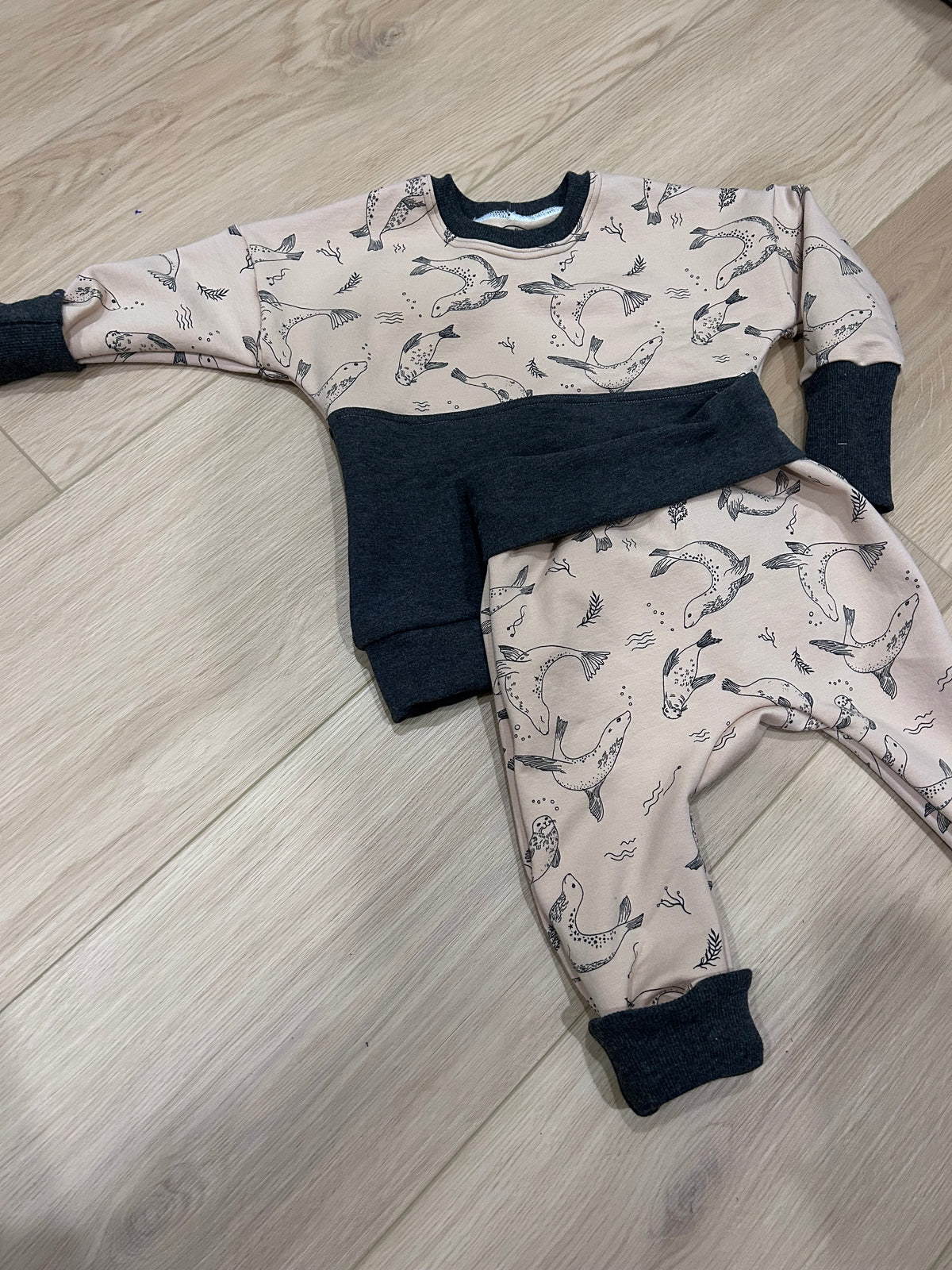 Seals Grow with me dolman pullover and pants set