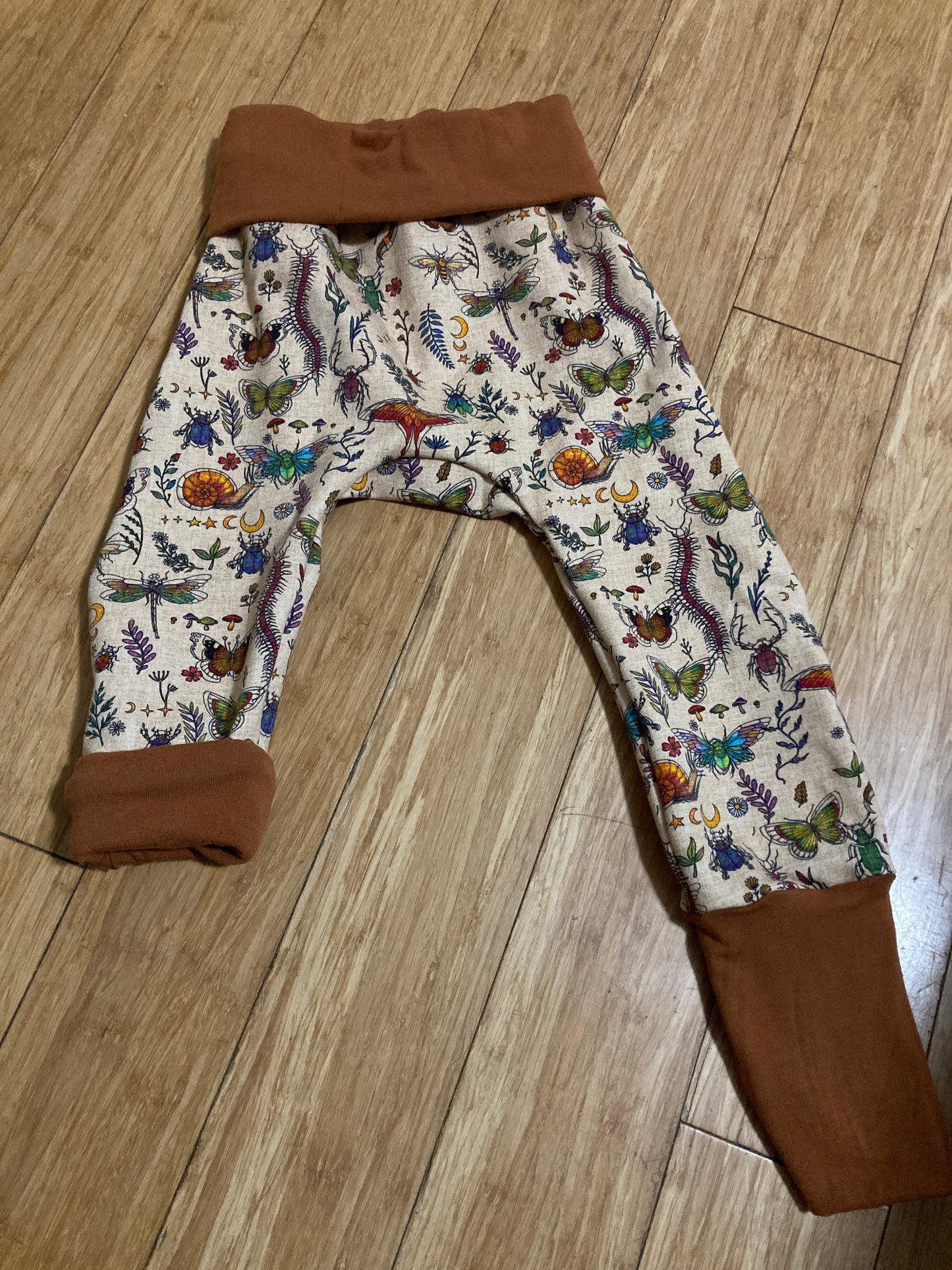 Insects Grow with me pants