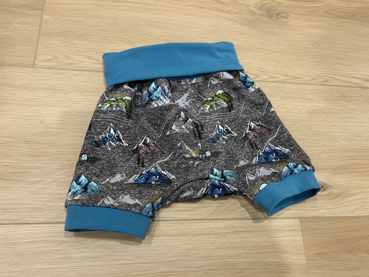 Mountain Grow with me shorts