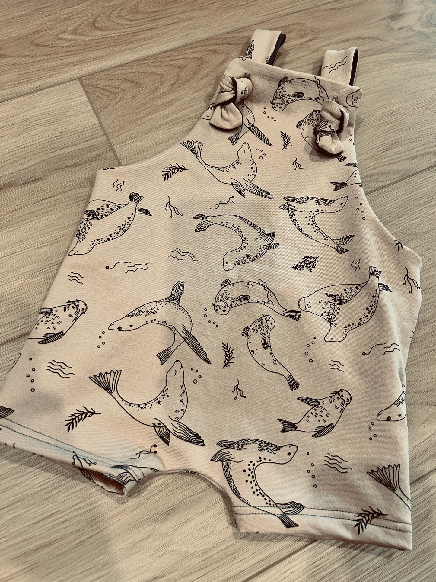 Seals knotted shorts romper