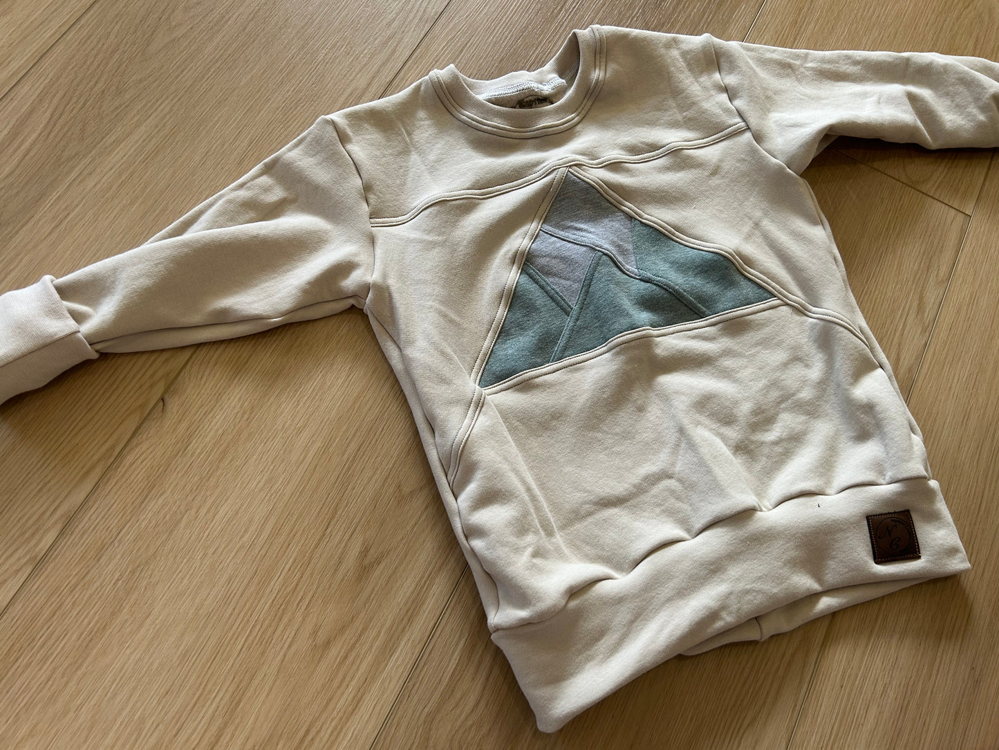Grow with me beige Banff Pullover